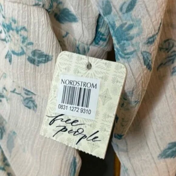 🎈NEW: Free People - Floral Blouse, Vintage Floral Design - Picture 8 of 8